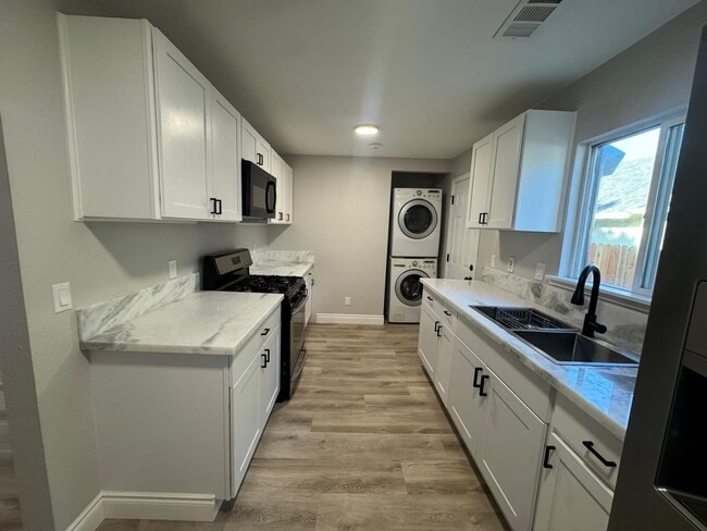 546 Santiago Ave, Unit 546 Santiago Ave, Unit 546 Santiago Ave