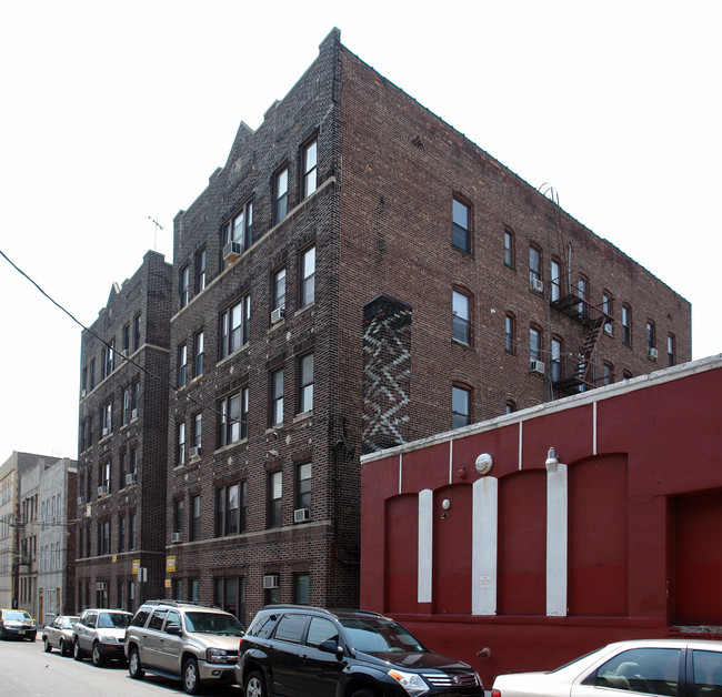 315-319 56th St in West New York, NJ - Building Photo - Building Photo