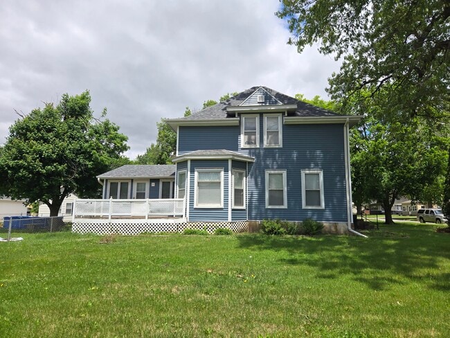 property at 607 East 7th St N
