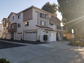 Apricot Townhomes in Simi Valley, CA - Building Photo - Building Photo