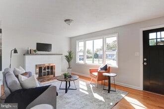 2360 Sycamore Rd in York, PA - Building Photo - Building Photo