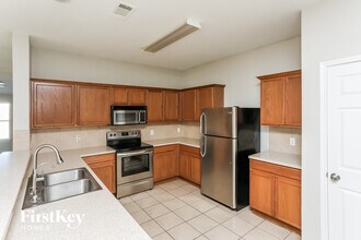 203 Bear Trail in Waxahachie, TX - Foto de edificio - Building Photo