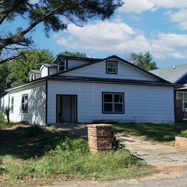property at 1051 Dubois St