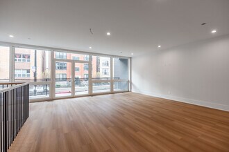 1610 W Grand Ave in Chicago, IL - Foto de edificio - Building Photo