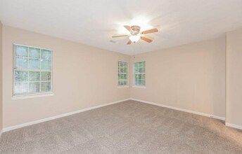4220 E Meadow Dr in Duluth, GA - Foto de edificio - Building Photo