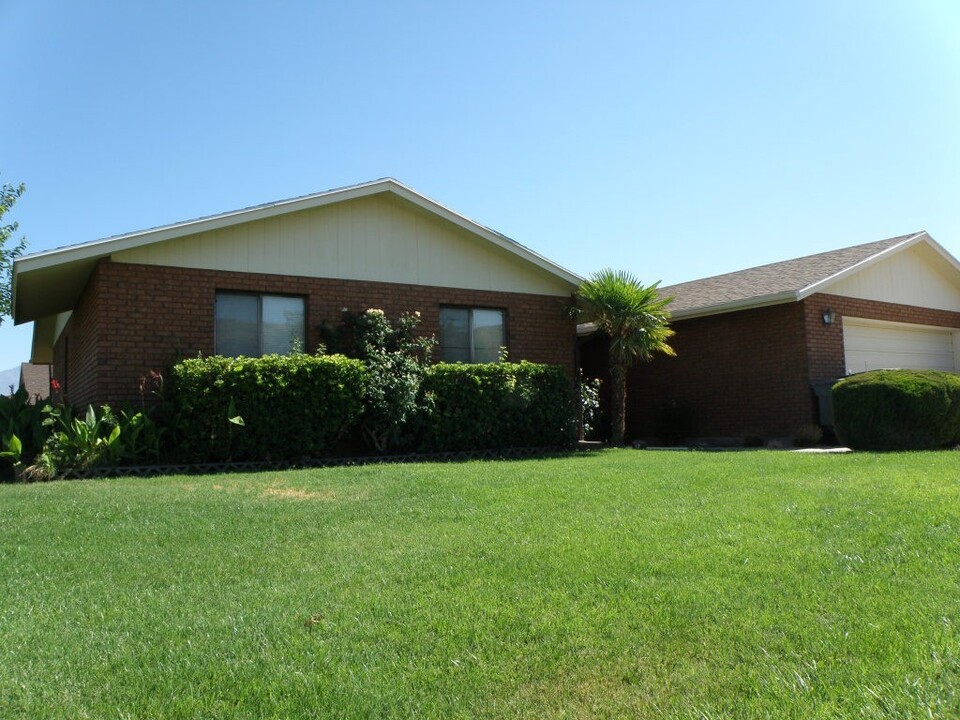 495 Vermillion Ave in Saint George, UT - Foto de edificio