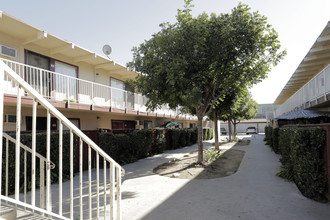 52nd Street Apartments in Long Beach, CA - Building Photo - Building Photo