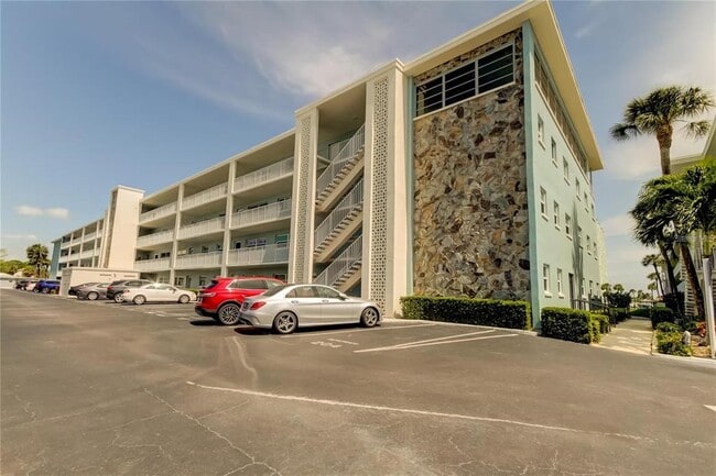 6363 Gulf Winds Dr in St Pete Beach, FL - Building Photo - Building Photo