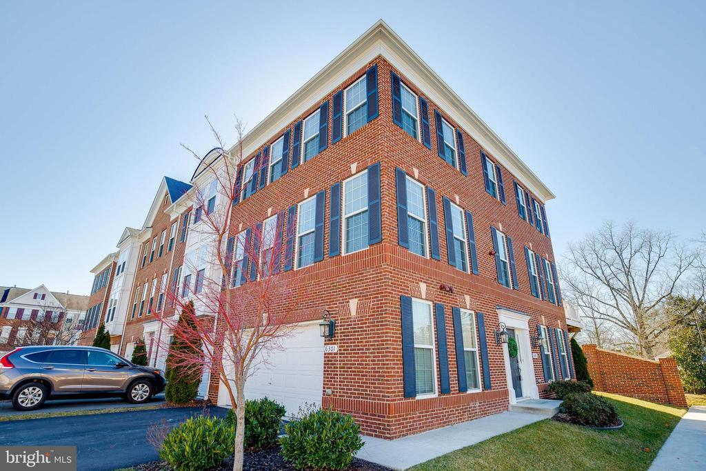 6301 Ralston Way in Alexandria, VA - Building Photo