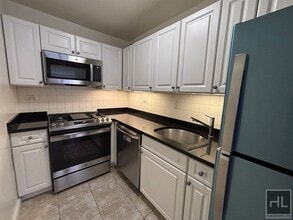 EAST 63 STREET in New York, NY - Foto de edificio - Building Photo