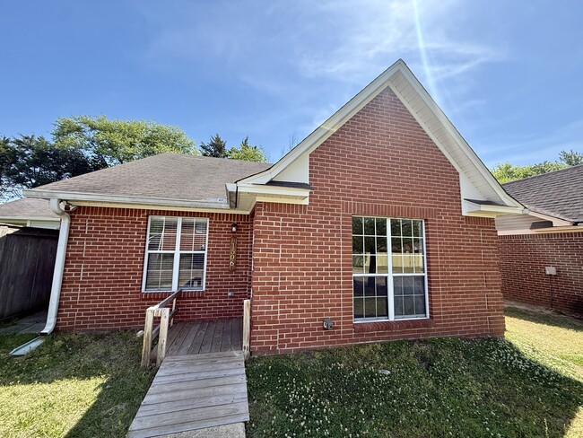 property at 1506 Remington Dr