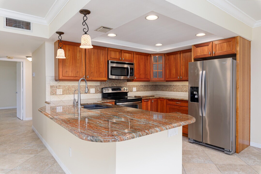 950 S Kanner Hwy in Stuart, FL - Building Photo