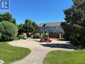 5958 Greensboro Dr in Mississauga, ON - Building Photo - Building Photo