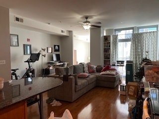 565 W Quincy St in Chicago, IL - Foto de edificio - Building Photo