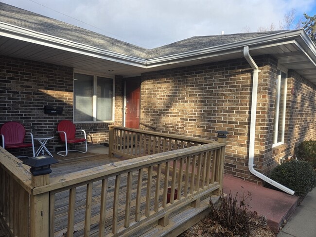 property at 2045 S Kentwood Ave