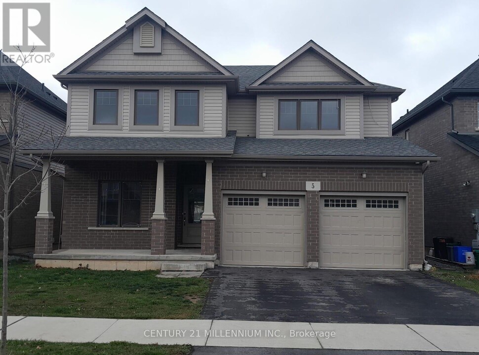 5 Darling Ave in Thorold, ON - Building Photo