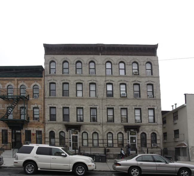 814-816 Knickerbocker Ave in Brooklyn, NY - Building Photo - Building Photo