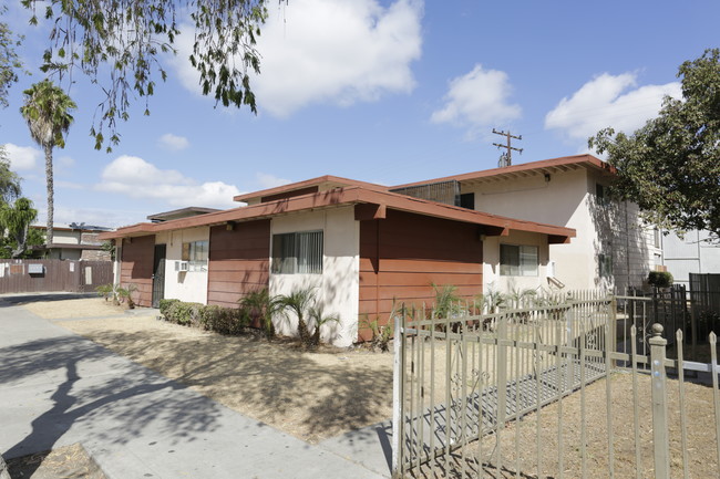 2153 W Brownwood Ave in Anaheim, CA - Building Photo - Building Photo