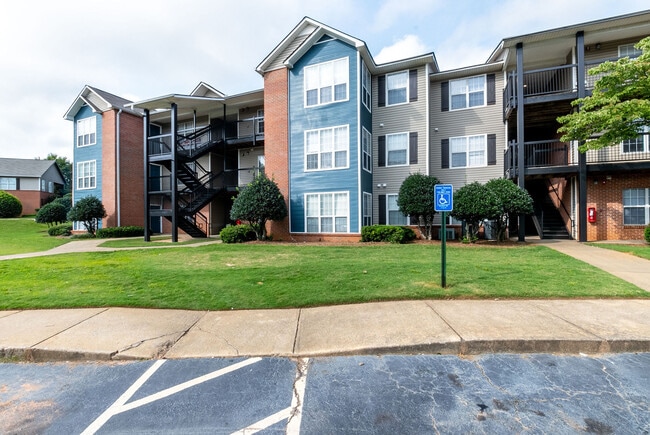 Square at Lawrenceville in Lawrenceville, GA - Foto de edificio - Building Photo