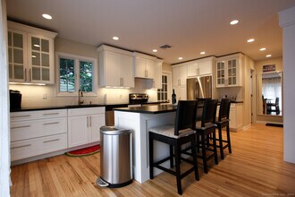 914 S Pine Creek Rd in Fairfield, CT - Building Photo - Building Photo