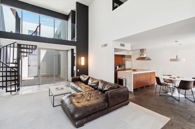3241 E Camelback Rd in Phoenix, AZ - Building Photo - Building Photo