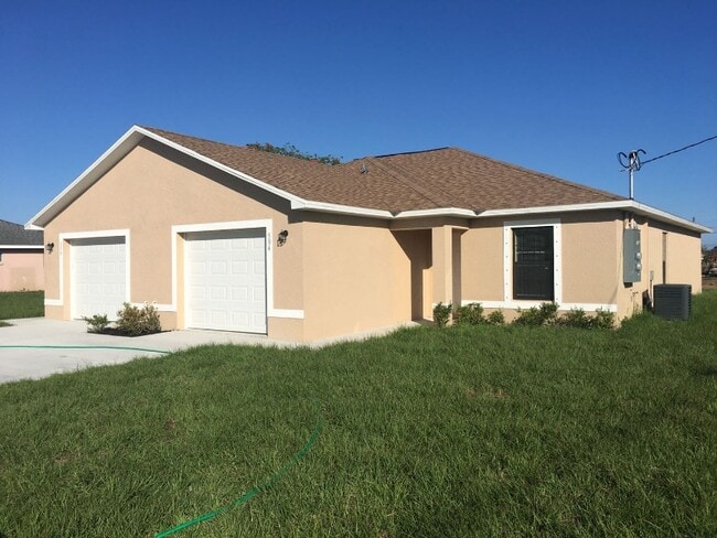 510 SE 4th Terrace in Cape Coral, FL - Building Photo - Building Photo