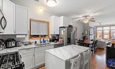 2033 W Huron St in Chicago, IL - Building Photo - Building Photo