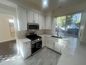 11373 April Leigh Terrace in San Diego, CA - Building Photo - Building Photo