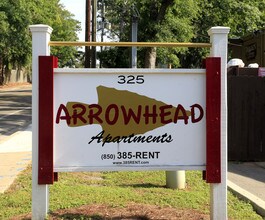 Arrowhead Apartments in Tallahassee, FL - Foto de edificio - Building Photo