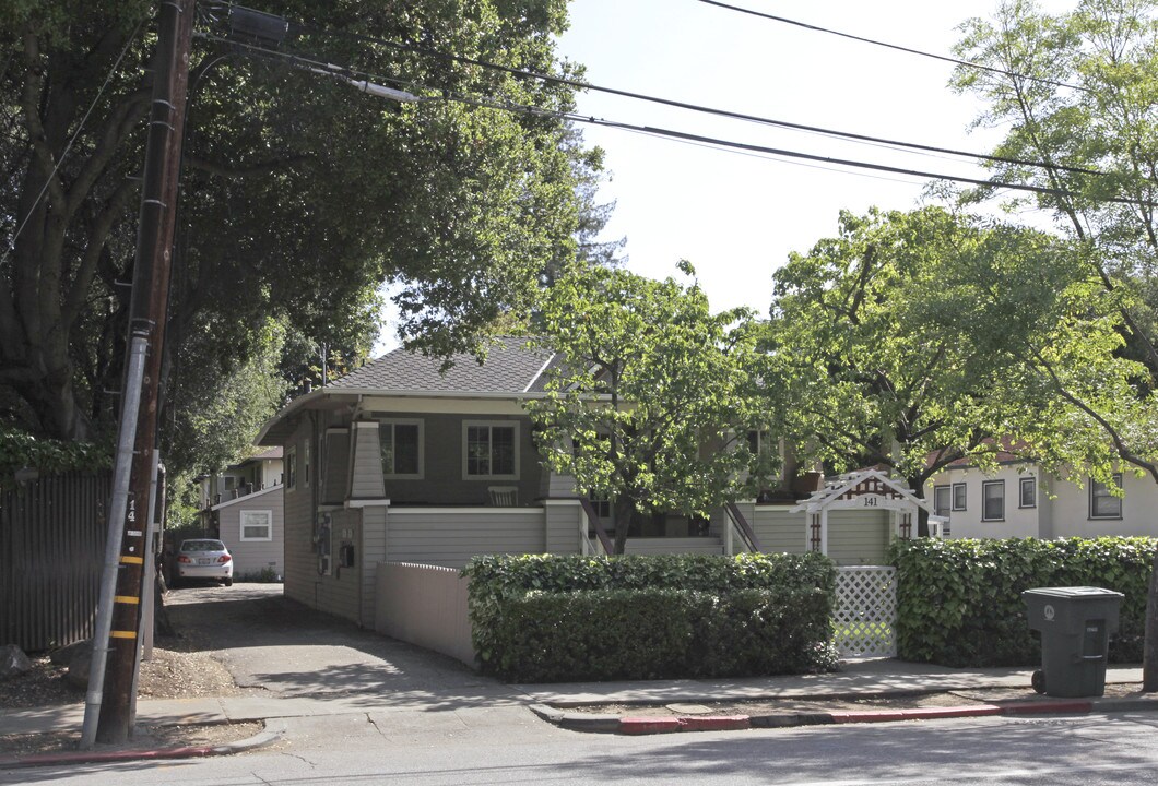 141-143 Alma St in Palo Alto, CA - Building Photo