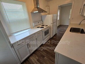 811 W Sheridan St in Olathe, KS - Building Photo - Building Photo