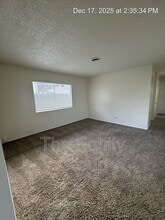 801 S Conyer St in Visalia, CA - Building Photo - Building Photo