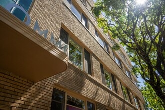 Tabor Commons in Portland, OR - Foto de edificio - Building Photo