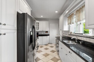 282 Boston Ave, Unit 1 in Medford, MA - Building Photo - Building Photo