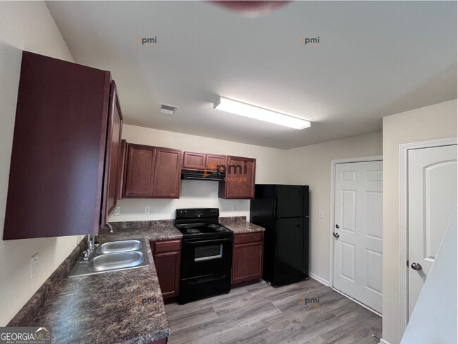 property at 1725 Mary Ave