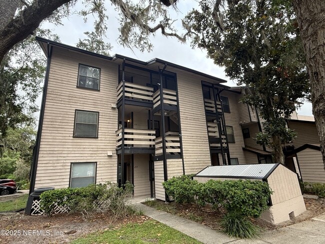 1604 Arcadia Dr
