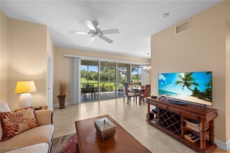 6815 Ascot Dr, Unit 102 in Naples, FL - Foto de edificio - Building Photo