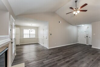 13954 Dingess Rd in Charlotte, NC - Foto de edificio - Building Photo