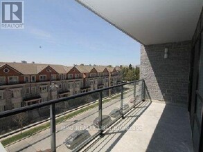 21-421 Clairtrell Rd in Toronto, ON - Building Photo - Building Photo