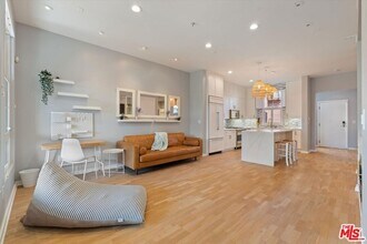 13020 Pacific Promenade in Los Angeles, CA - Building Photo - Building Photo