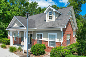 Wisteria Place Apartments in Summerville, SC - Foto de edificio - Building Photo