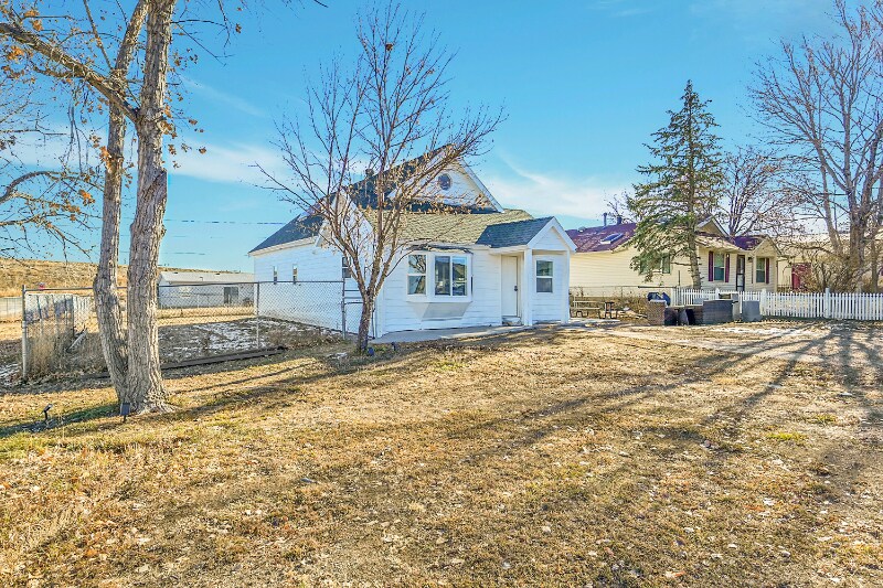 660 Hickory St in Hudson, CO - Foto de edificio