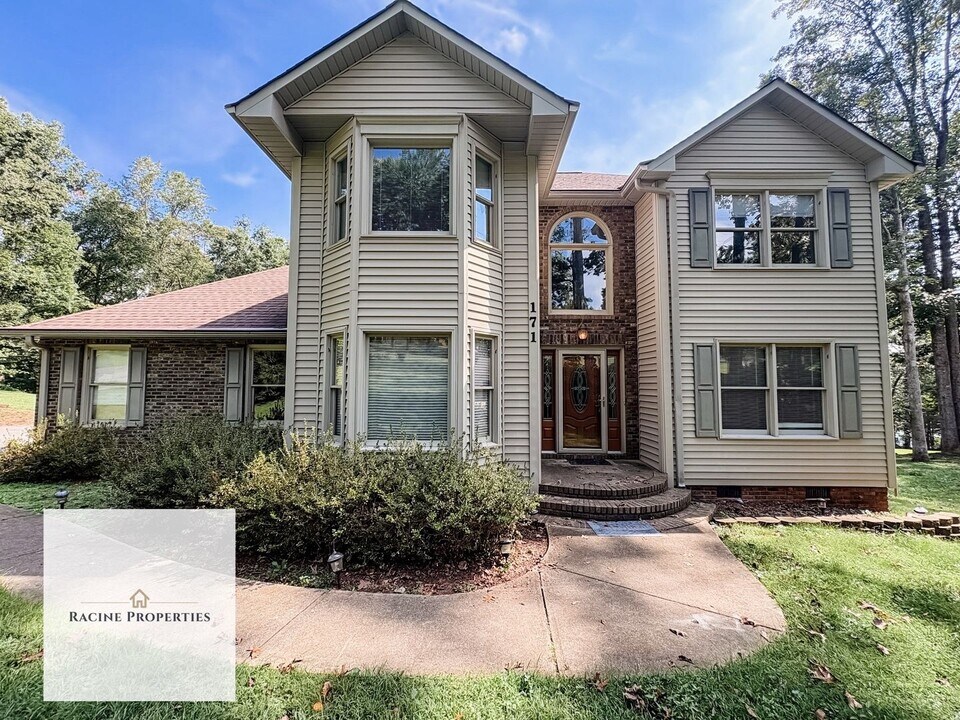 171 Waterford Dr in Inman, SC - Building Photo