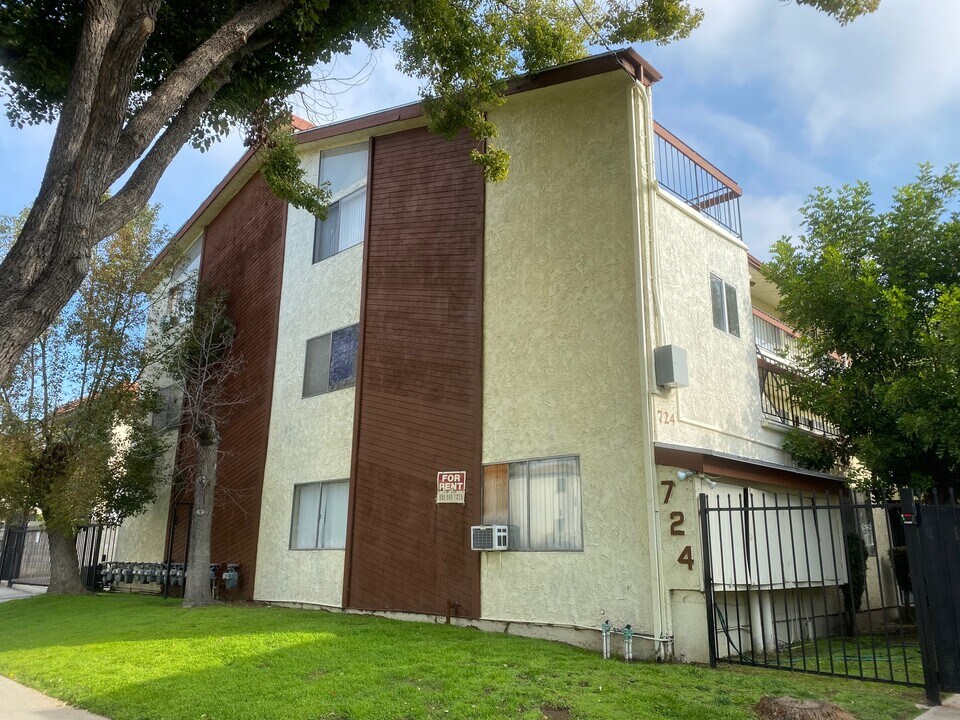 724 S Chapel Ave, Unit # 3 in Alhambra, CA - Building Photo