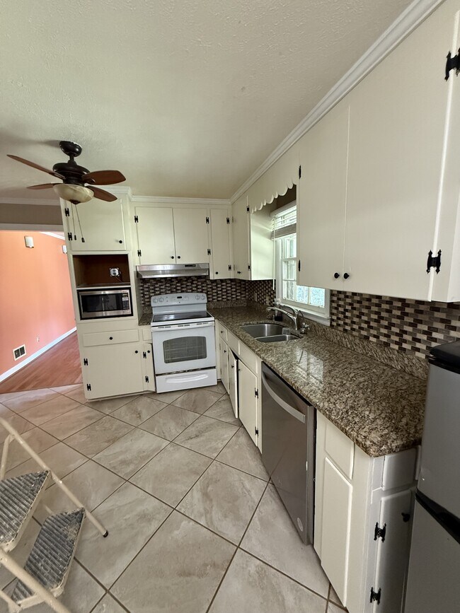 111 Pinecrest Dr in Americus, GA - Building Photo - Building Photo