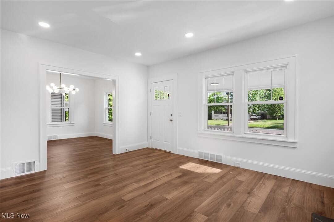 3154 Yorkshire Rd in Cleveland Heights, OH - Building Photo