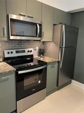 17100 N Bay Rd in Sunny Isles Beach, FL - Building Photo - Building Photo