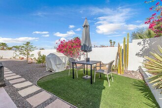 77440 Calle Ensenada in La Quinta, CA - Foto de edificio - Building Photo