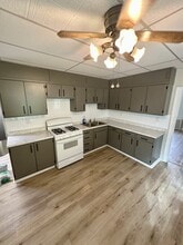 534 Edgewood Ave in West Mifflin, PA - Building Photo - Building Photo
