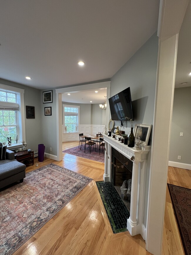 9 Strathmore Rd, Unit 3